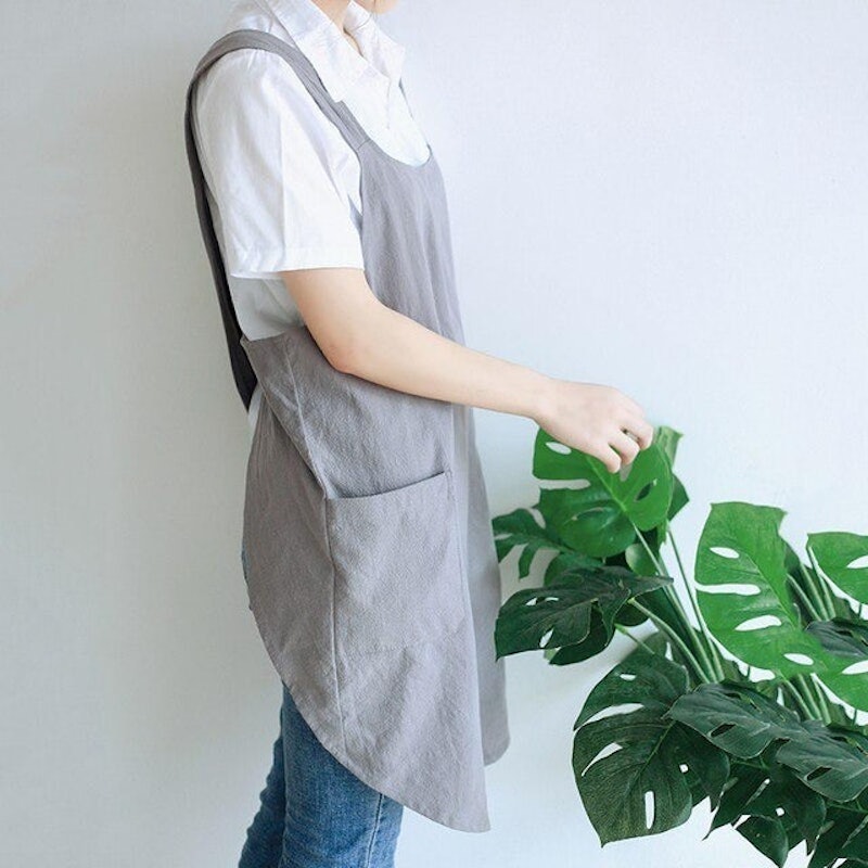 Hanging Neck Cross-Back Apron 1