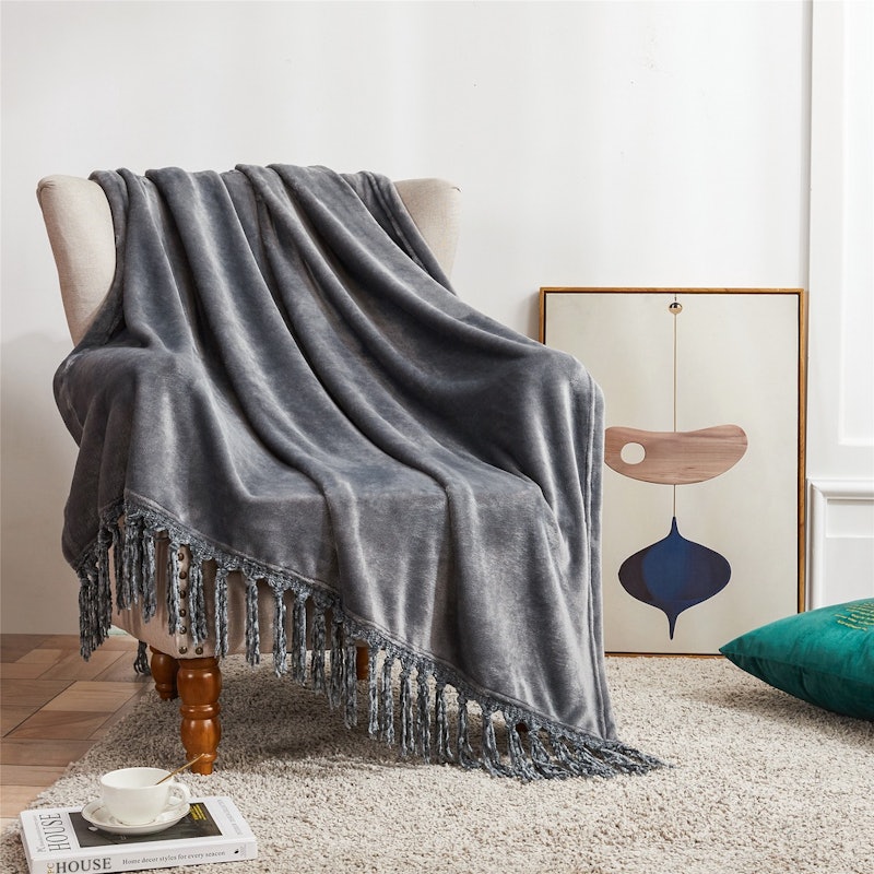 Soft Microfiber Decorative Throw Blanket 2
