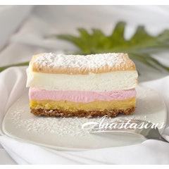 Frozen Strawberry Brazo Cake