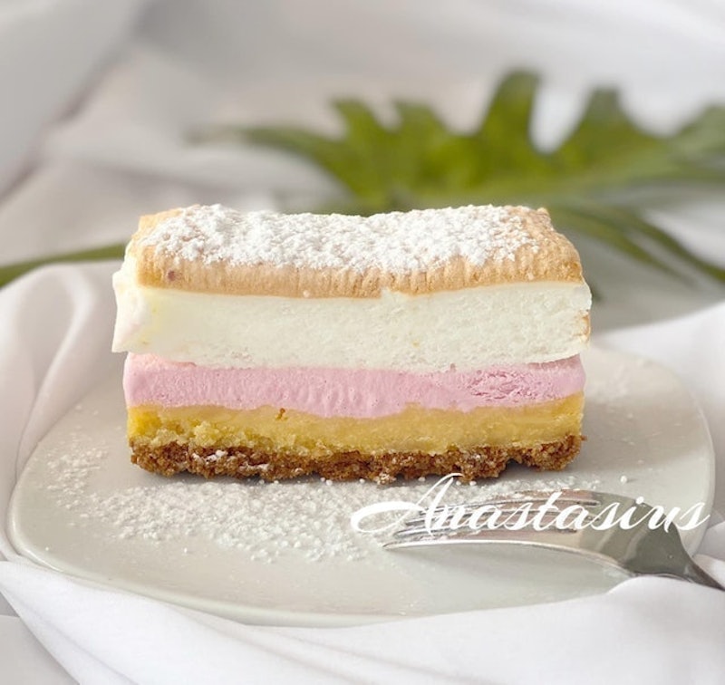 Frozen Strawberry Brazo Cake 1