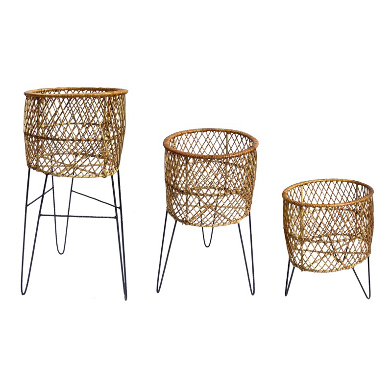 Rattan Planter w/ Metal Legs 1