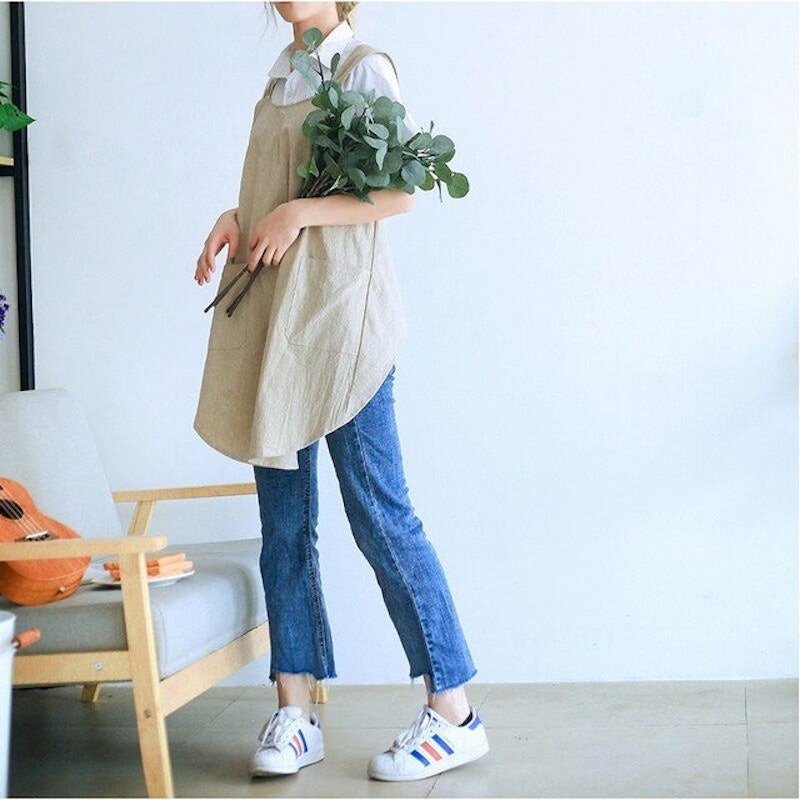 Hanging Neck Cross-Back Apron 2