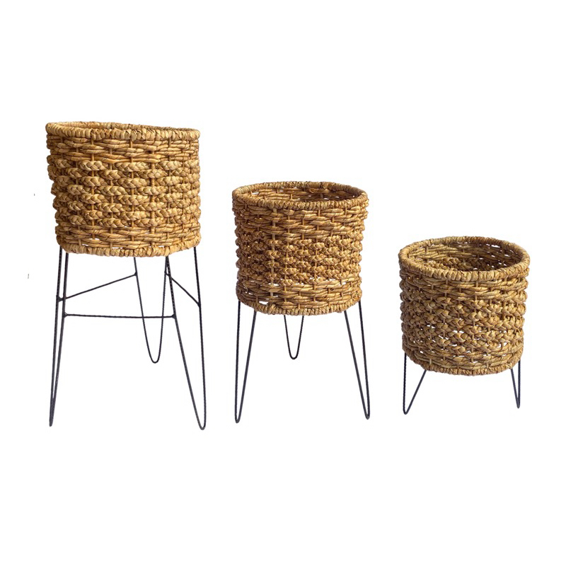 Rattan Planter w/ Metal Legs 3