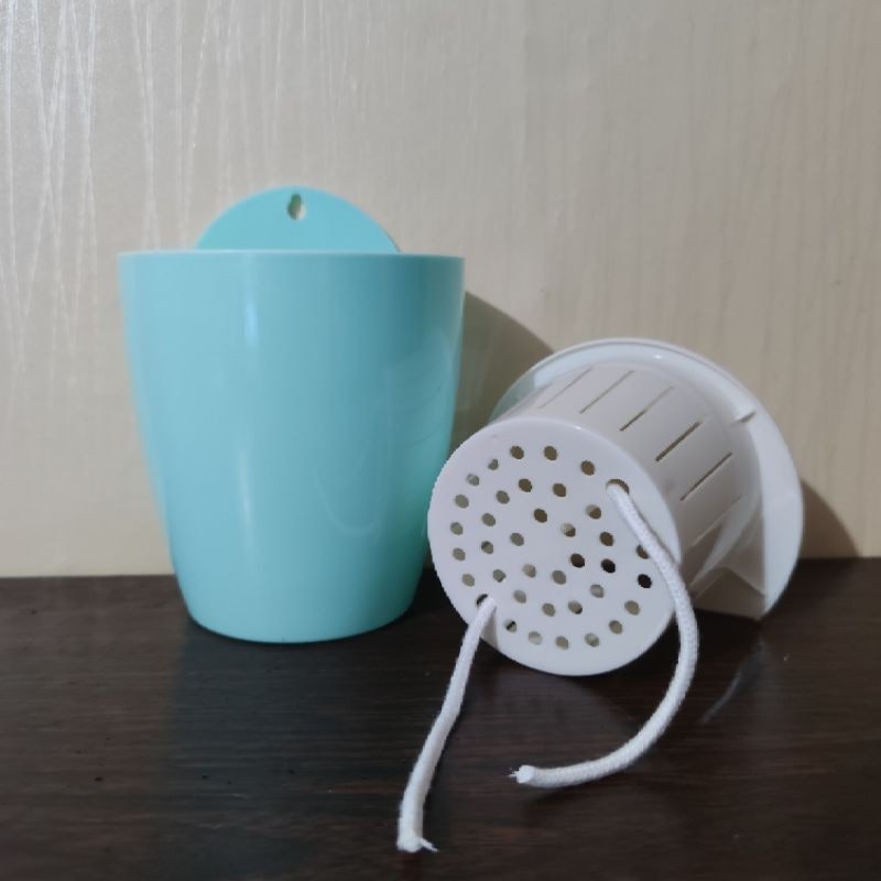 Heavy-Duty Wall Hanging Self Watering Pot 4