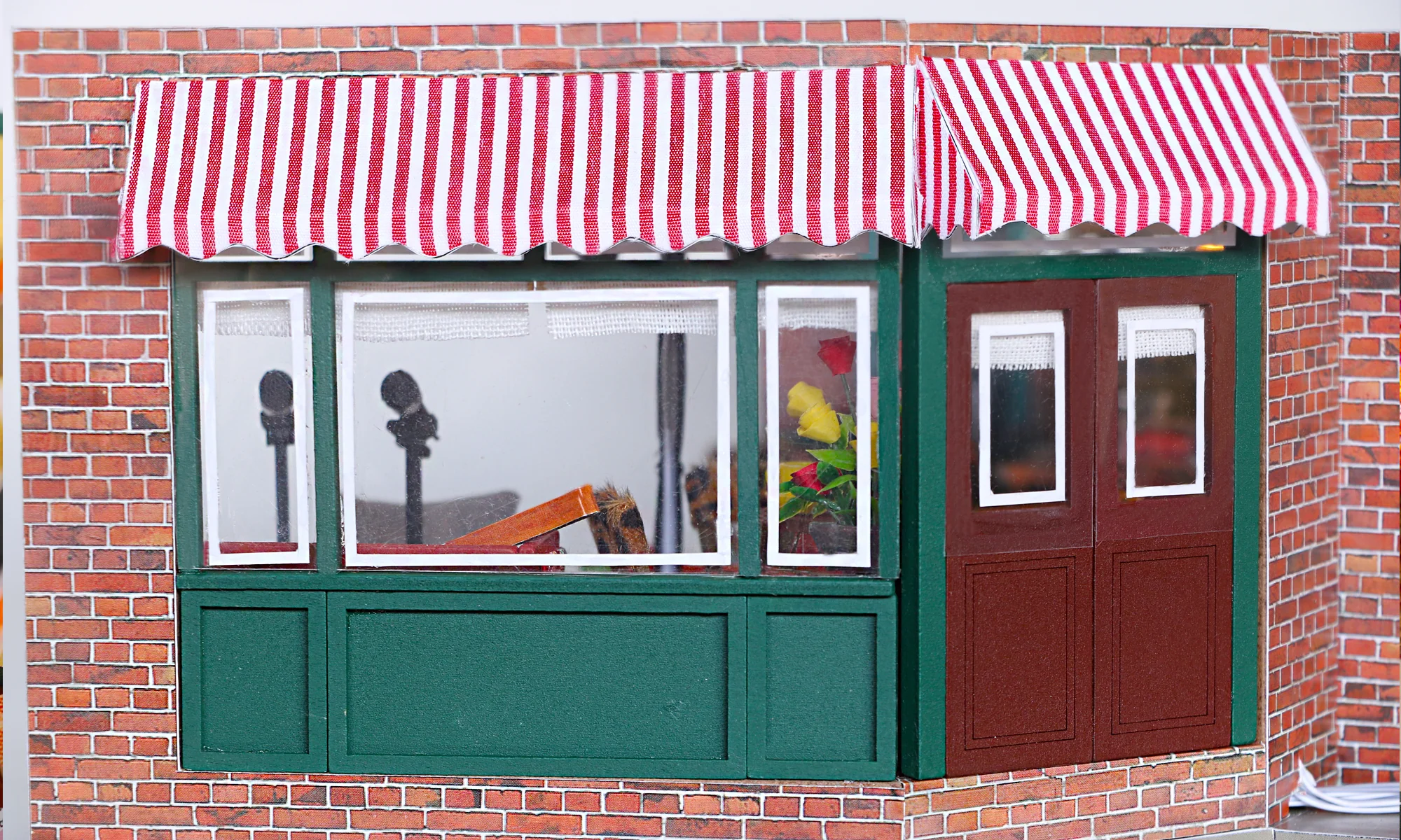DIY Miniature Central Perk Dollhouse Set 5