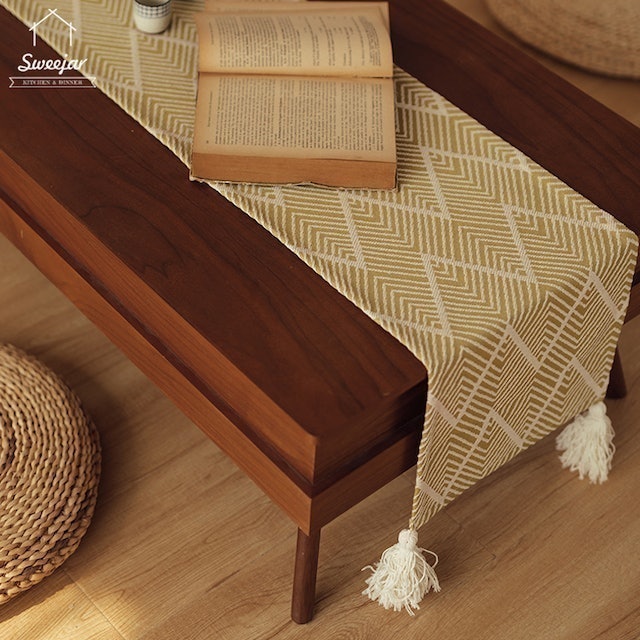Blending Table Runner With Tassel Cover 2