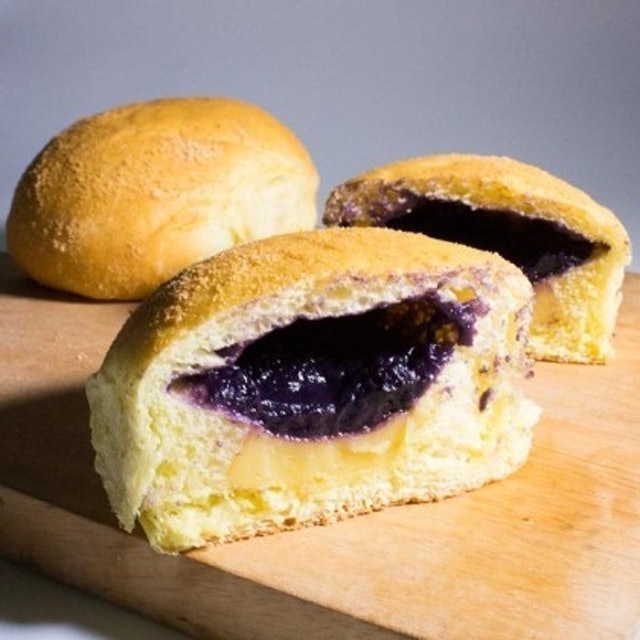 Reverse Ube Cheese Pandesal 1