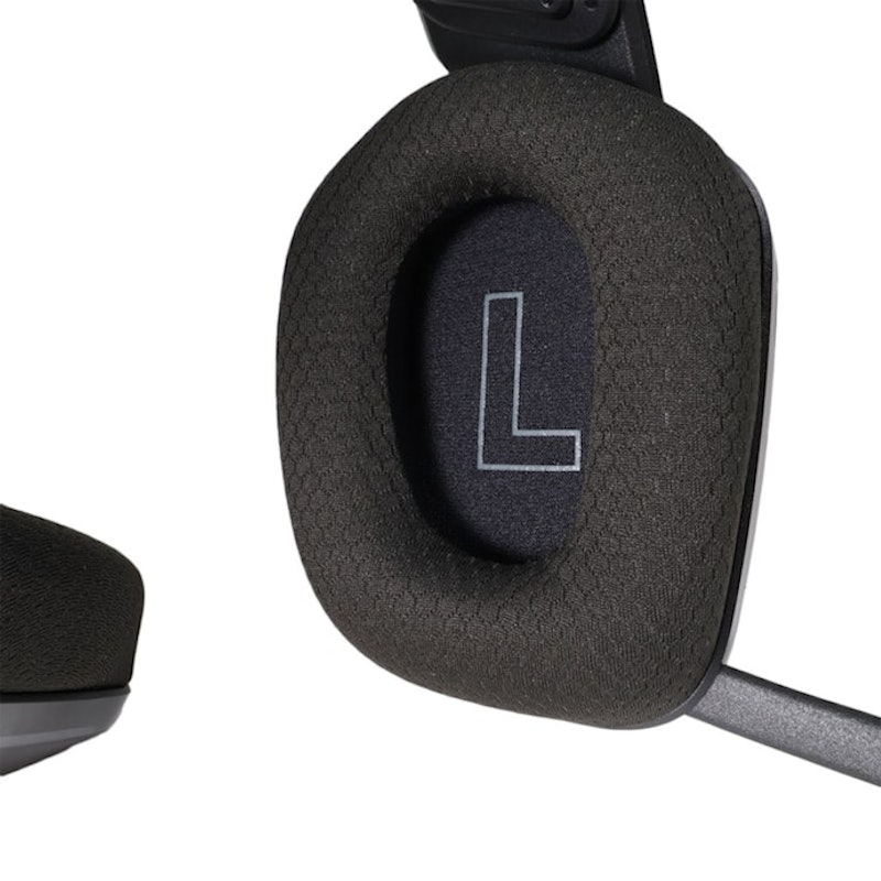 Logitech 304 LIGHTSPEED Wireless Gaming Mouse Review: Pros and Cons ...