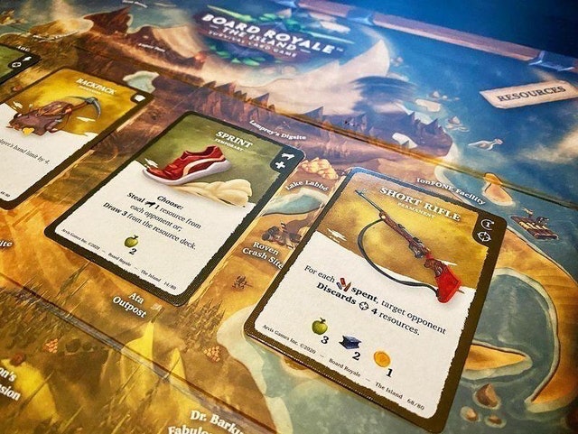 Board Game Royale: The Island + Mini Travel Backpack 2