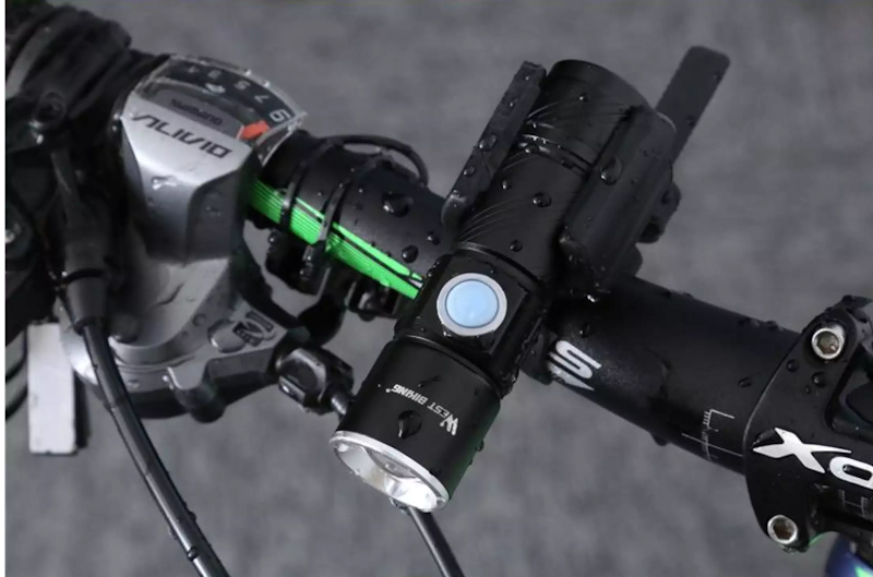 Ultra-Bright Zoomable Bike Light 2