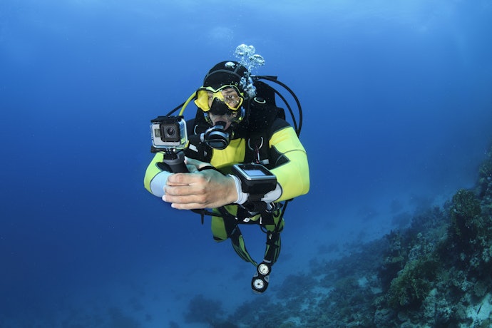 Decide Between an Amphibious Camera or One With Underwater Housing