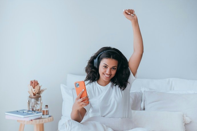 Look for a Battery Life of Around 25 Hours or More
