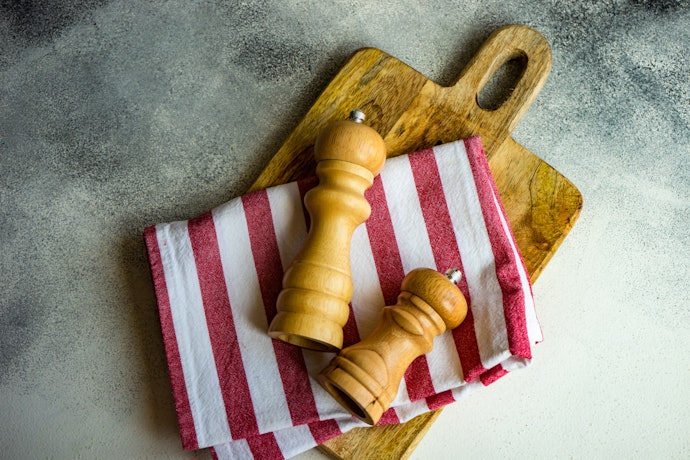 Look Into the Material of the Pepper Mill