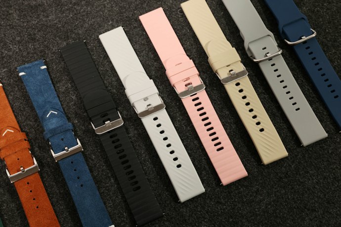 Pick a Device with Customizable Straps and Watch Faces