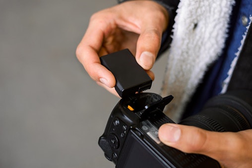 Pick Travel Cameras With Reliable Battery Life and Easy Charging Options