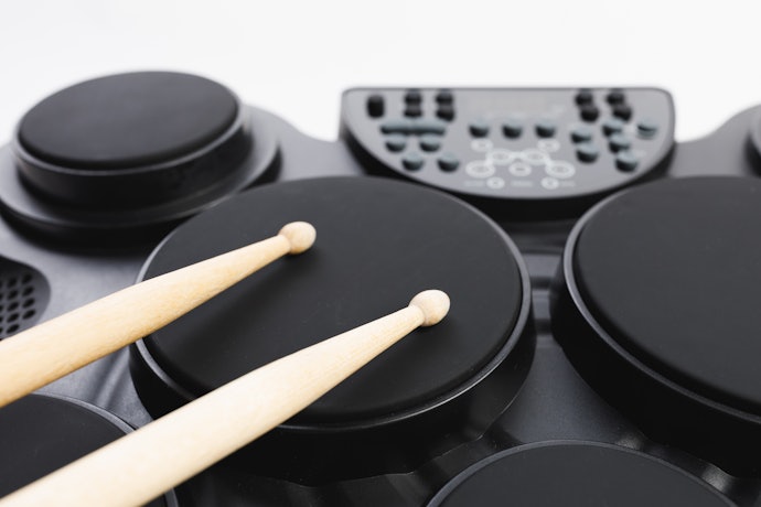 Review the Drum Module's Specs: Look for Features Like Programming Options, Pre-Set Patterns, and Kit Expansion