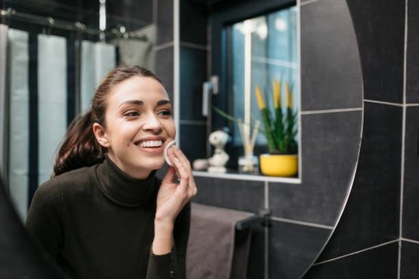 Favor a Lightweight and Non-Comedogenic Formula to Avoid Clogging of Pores