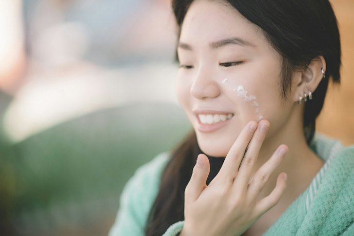 Opt for Non-Comedogenic Formulas to Reduce the Risk of Clogged Pores