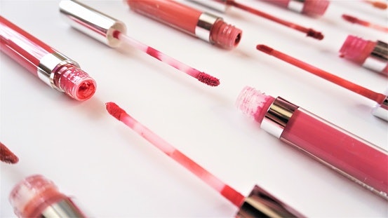 Pick the Right Applicator for Your Lip Shape