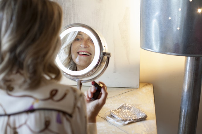 Select the Right Lighting for an Accurate View of Your Makeup