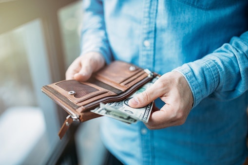 Opt for Wallets With Secure Closure Options