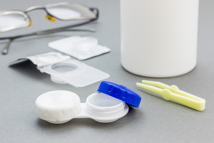 Choose Leakproof Lids and Easy-to-Clean Cases to Avoid Contamination