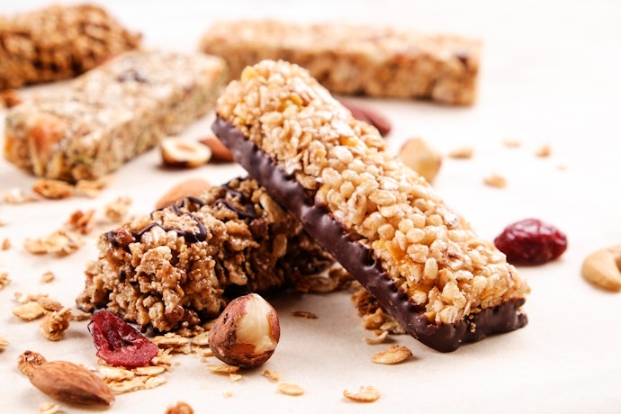 Choose Protein Bars With at Least 10 to 20 Grams of Protein to Build Muscle and Sustain Energy