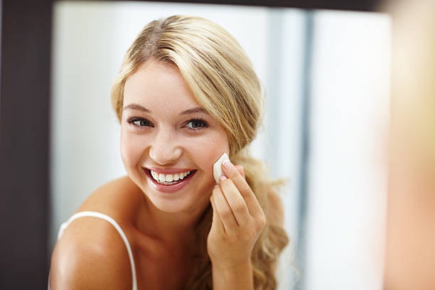 Select an Oil-Free and Mattifying Primer to Control Shine