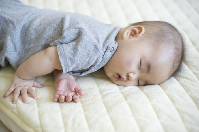 Pick a Flat, Firm, and Well-Fitting Mattress for Your Child’s Safety