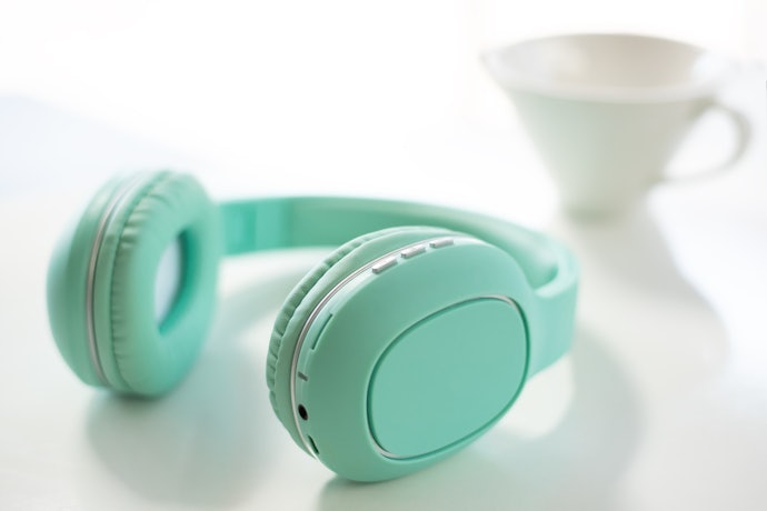 Choose Between Over-Ear and On-Ear Headphones Based on Your Comfort Preferences