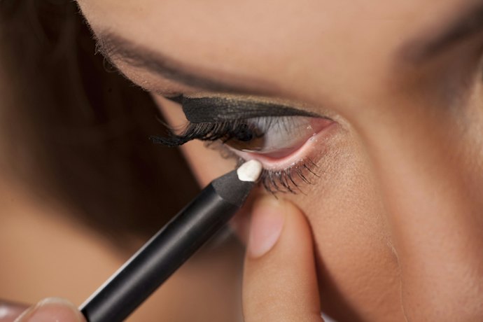 Check for Safe and Gentle Ingredients, Especially for Sensitive Eyes