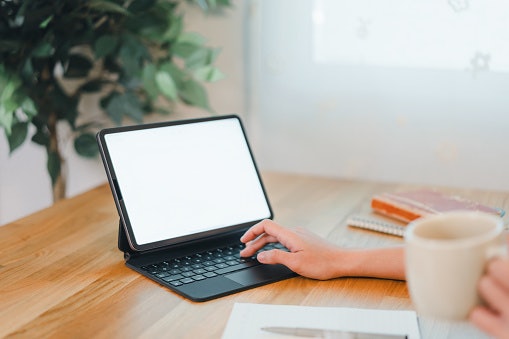 Look for Smart Pen and Keyboard Compatibility if Needed for Notes, Drawing, or Work