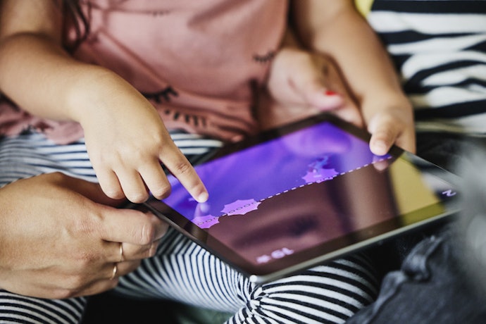 Go for a Screen Size of at Least 7 to 8 Inches to Avoid Eye Strain or Posture Issues