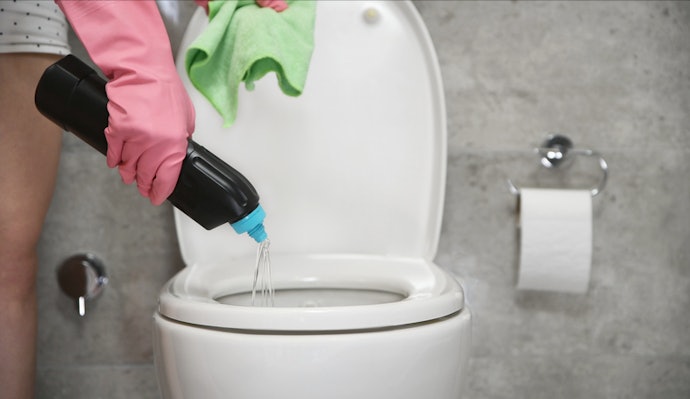 Chlorine Bleach: For Strong Disinfection and Whitening