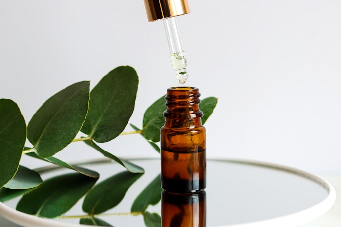 Look for Dark Glass Bottles to Maintain The Oil’s Potency