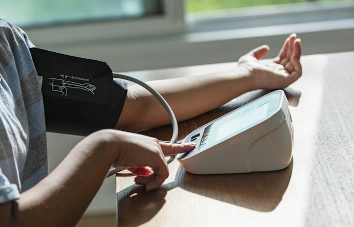 Choose Between Upper Arm and Wrist Placement for Accuracy
