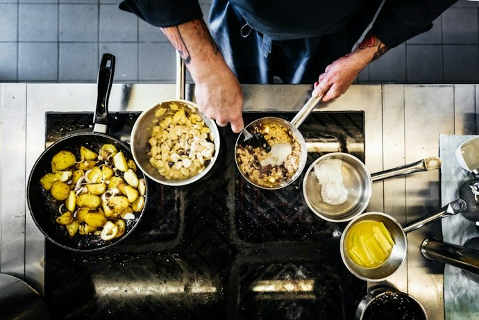 Choose the Pan Size Based on Your Cooking Volume and Cooktop