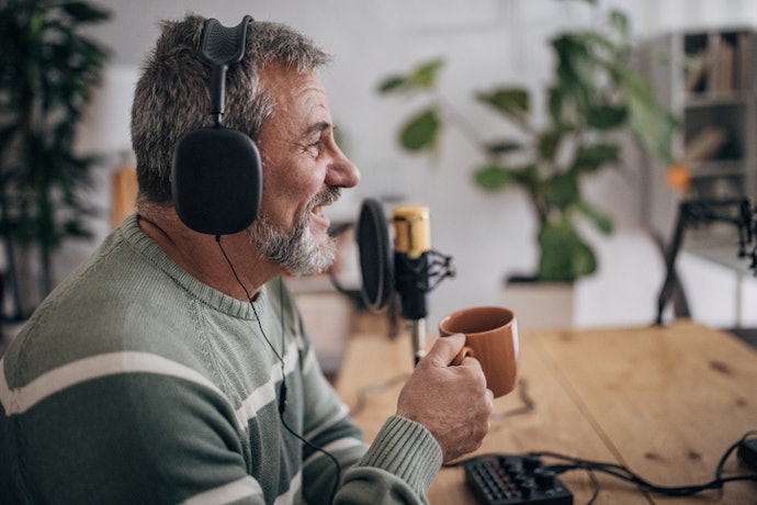 Choose Between Wired or Wireless Headphones
