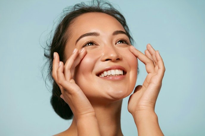 Look for Hydrating Ingredients That Won’t Feel Heavy On The Skin