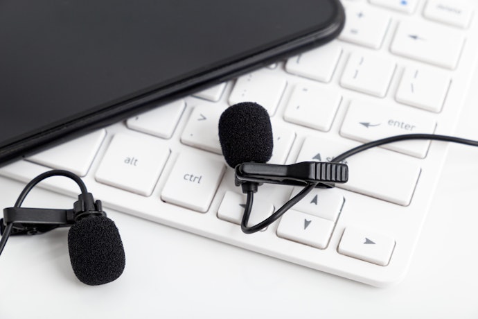 Make Sure the Lapel Microphone Is Compatible With Your Recording Device