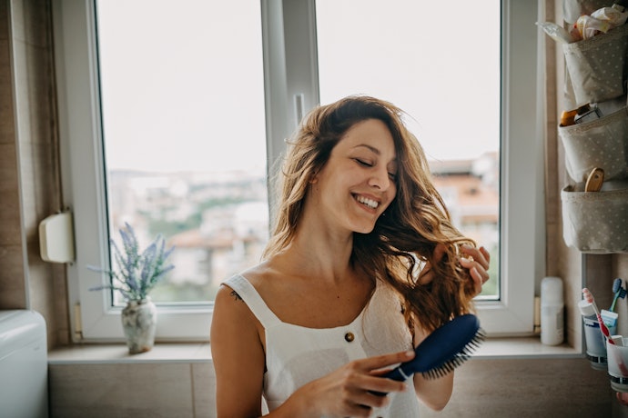 Get a Hairbrush With an Easy-to-Grip Handle for Efficient Styling