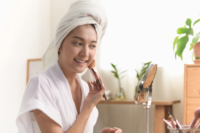 Choose Serums That Layer Well and Don’t Pill Under Makeup