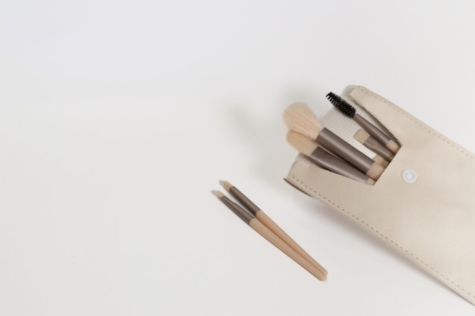 Go for Compact or Dual-Ended Eye Brushes for Travel or Daily Retouching