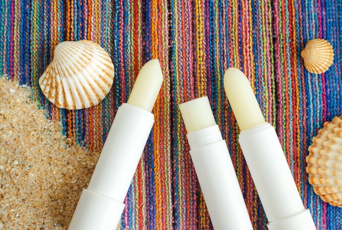Favor Unflavored Lip Balms If You Have Dry Lips