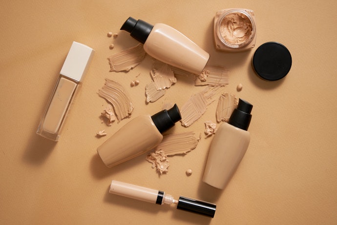Check the Label: Choose a Foundation That’s Oil-Free, Non-Comedogenic, and Has Oil-Control Properties