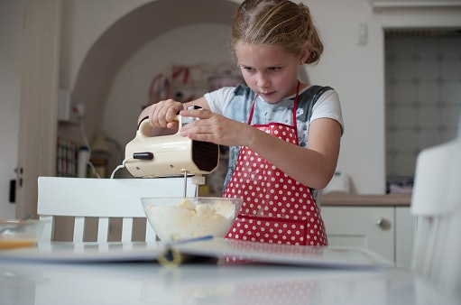 Consider a Lightweight Hand Mixer for Daily Convenience