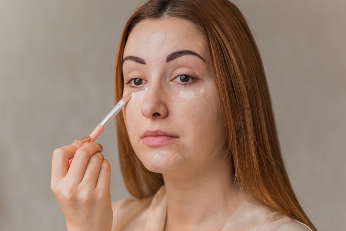 Opt for a Liquid Concealer With a Doe-Foot Applicator for Easy, On-the-Go Application