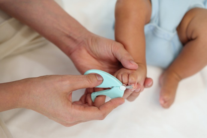 Focus on Ergonomics and Ease of Use With Non-Slip Handles or LED Lights