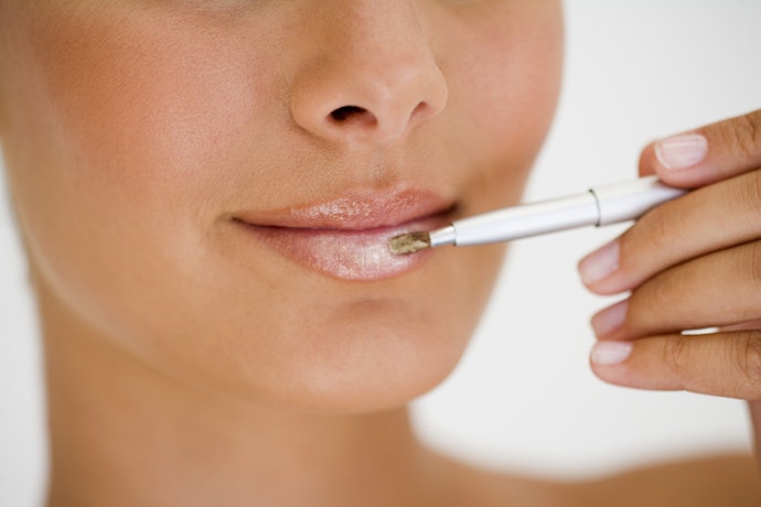 Consider Retractable or Compact Lip Brushes for Portability