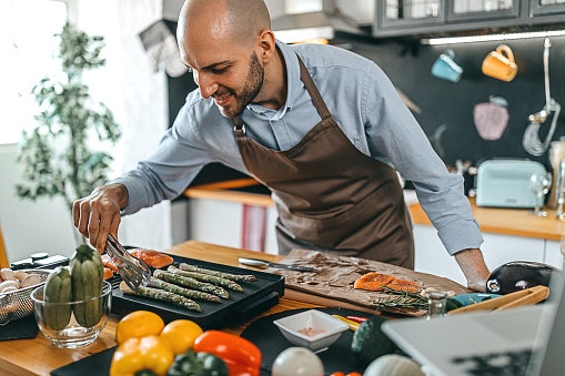 Pick a Grill with Extra Features for Hassle-free Cooking